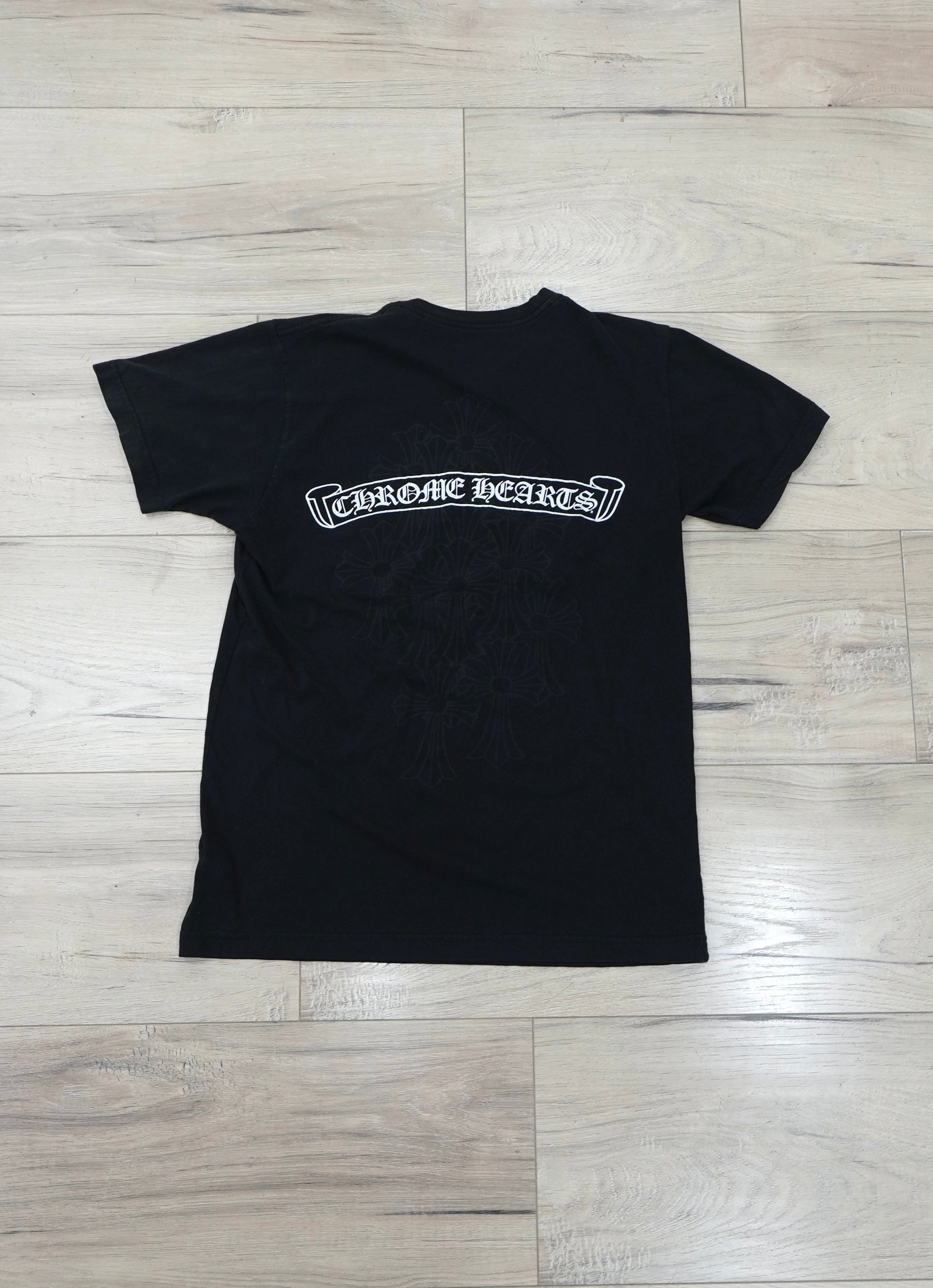 Chrome Hearts Cemetery Cross Scroll Logo T-Shirt