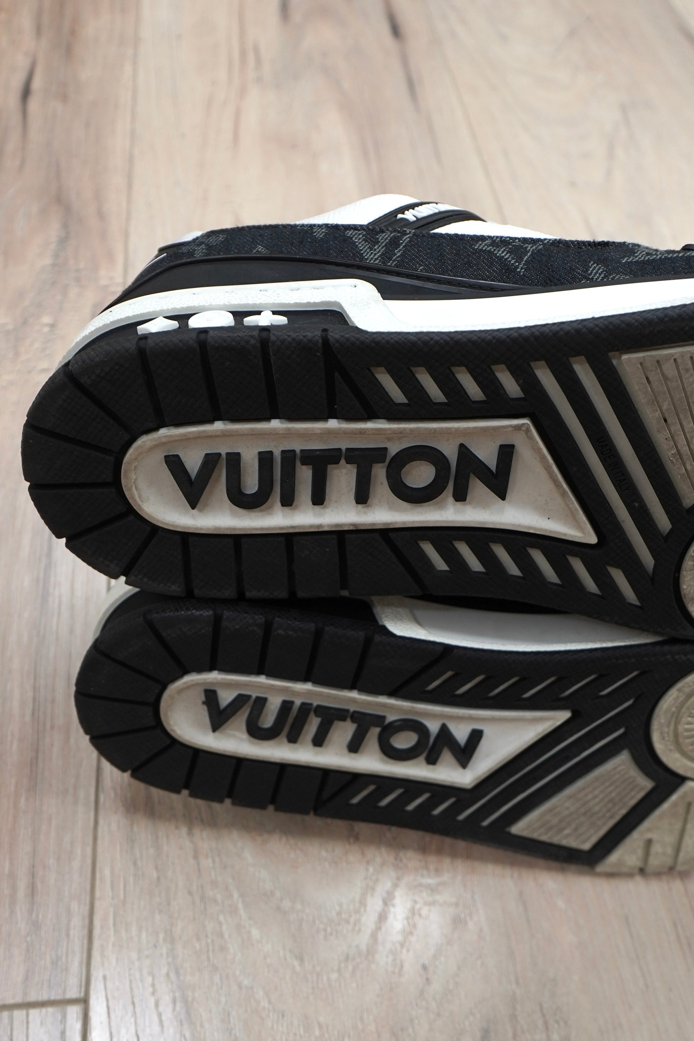 Louis Vuitton LV Trainer 'White Black'