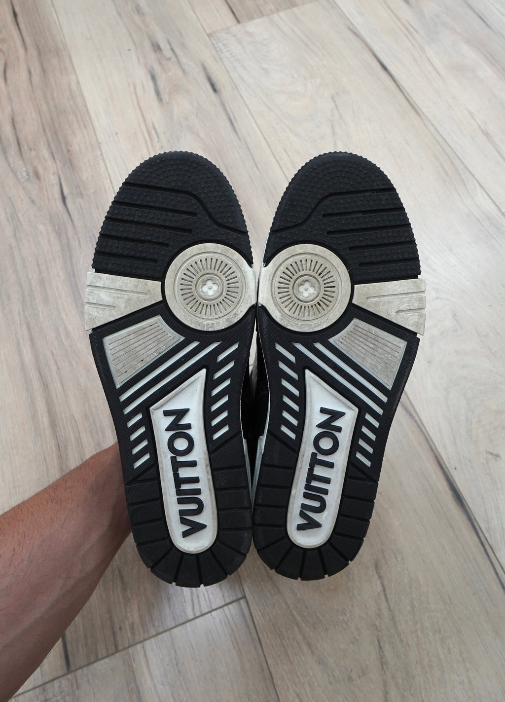 Louis Vuitton LV Trainer 'White Black'