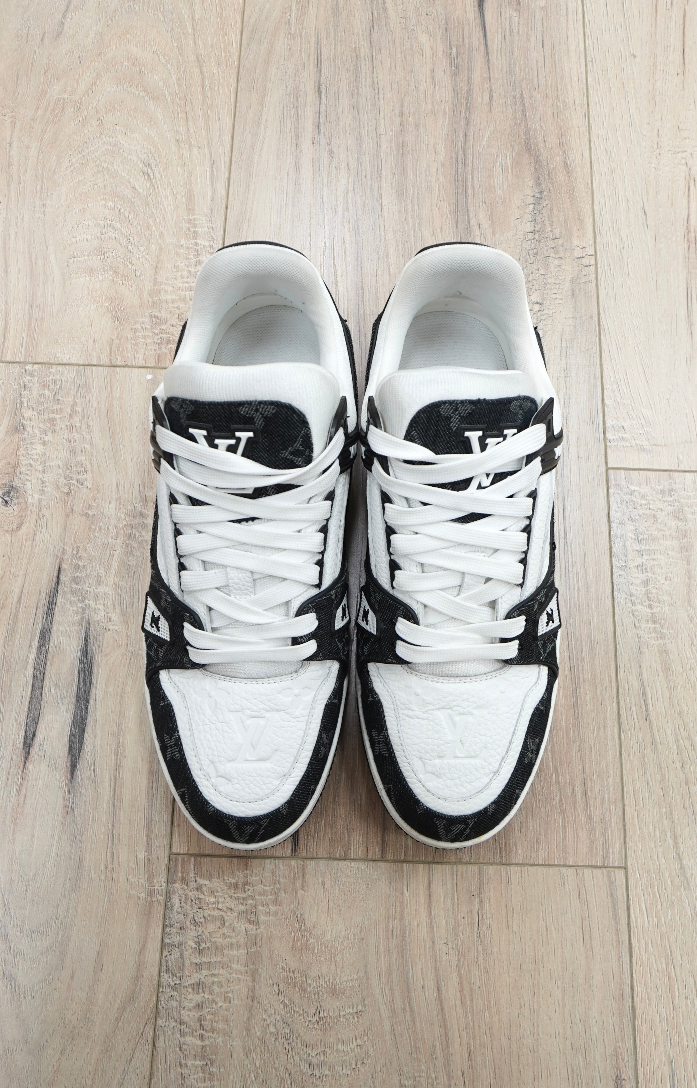 Louis Vuitton LV Trainer 'White Black'