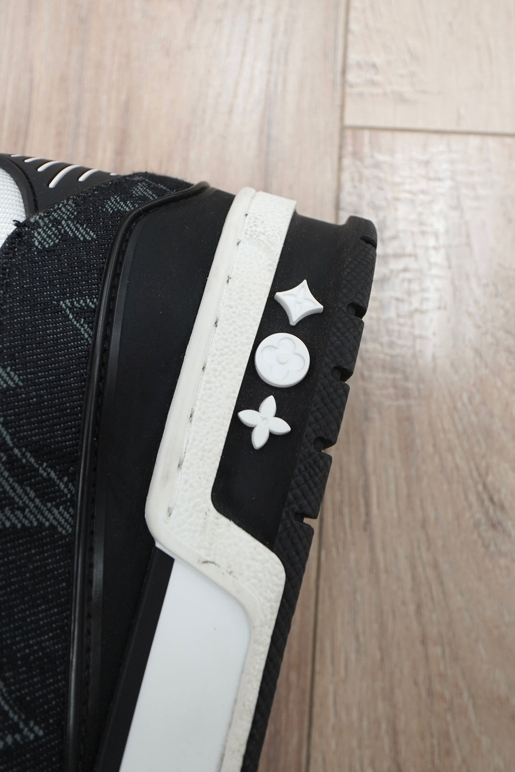 Louis Vuitton LV Trainer 'White Black'