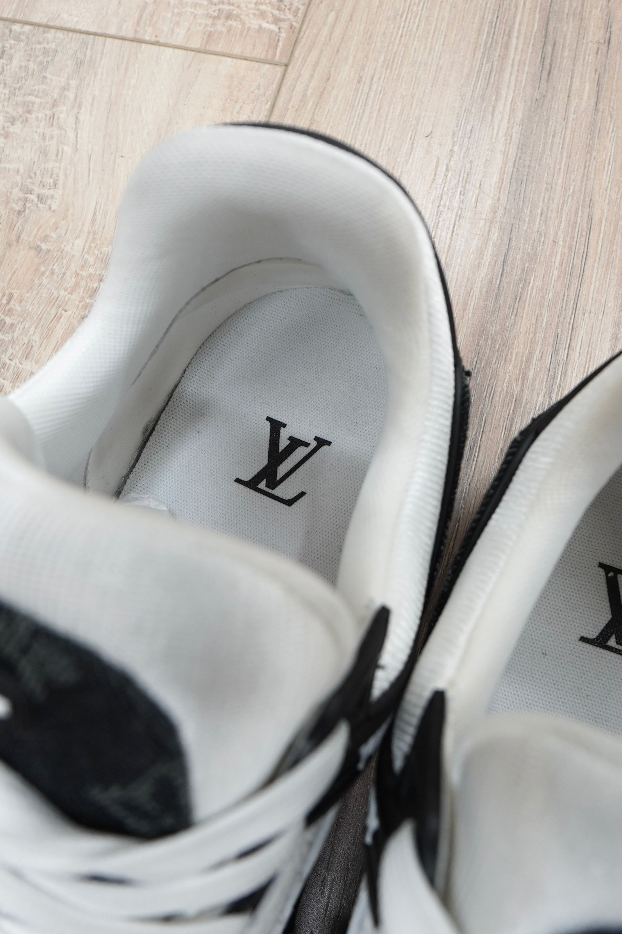 Louis Vuitton LV Trainer 'White Black'
