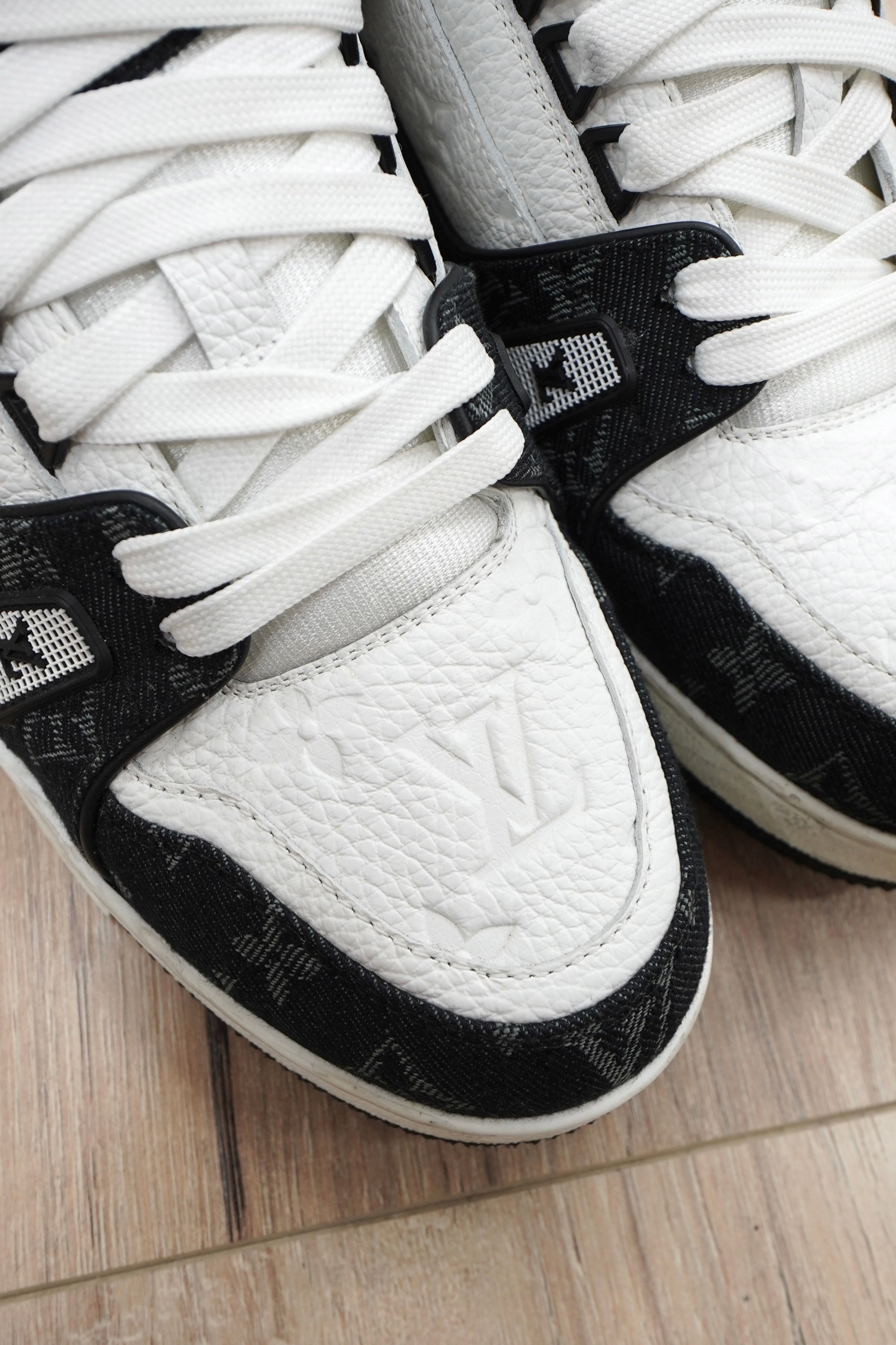 Louis Vuitton LV Trainer 'White Black'