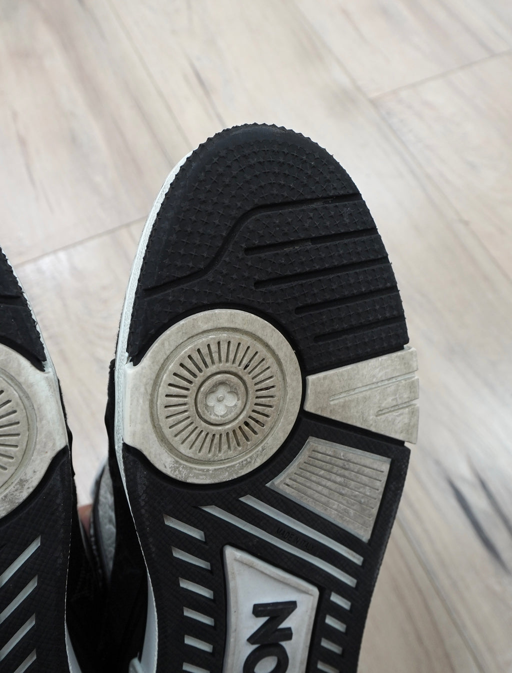 Louis Vuitton LV Trainer 'White Black'