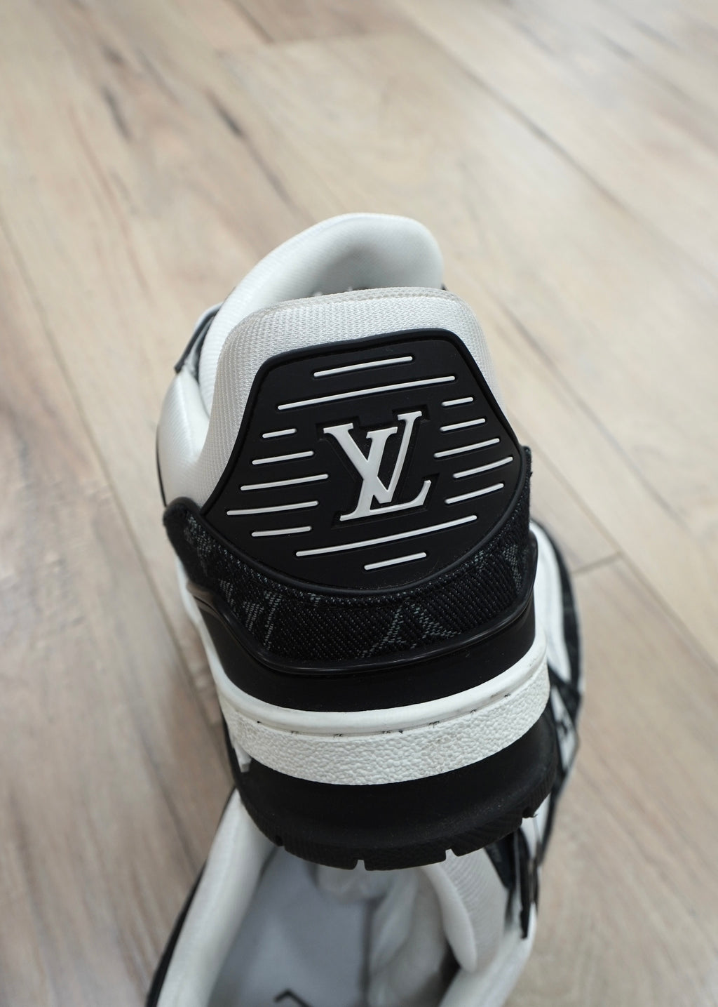 Louis Vuitton LV Trainer 'White Black'